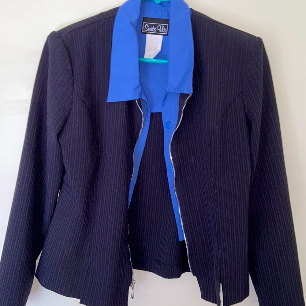 Suit with skirt